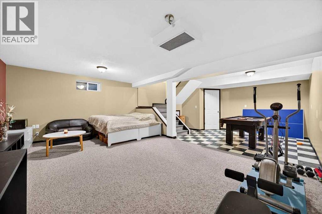 113 Canoe Square SW