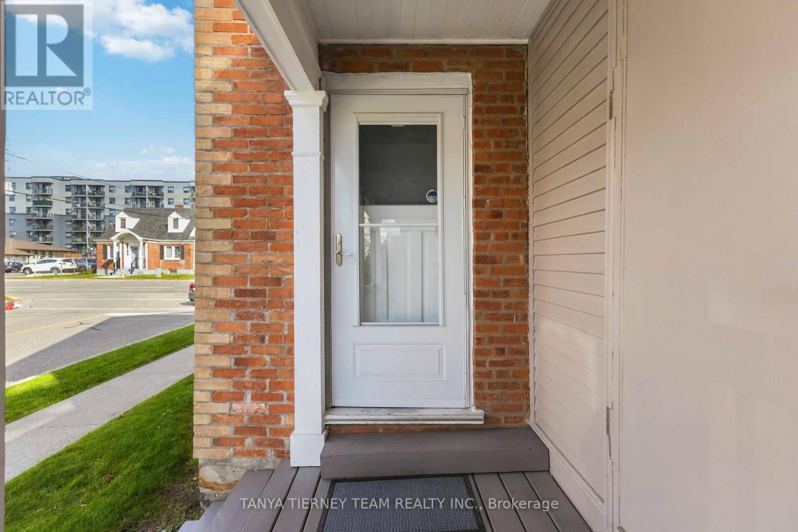 Upper - 168 Centre Street S, Oshawa, Ontario  L1H 4A6 - Photo 6 - E14085990