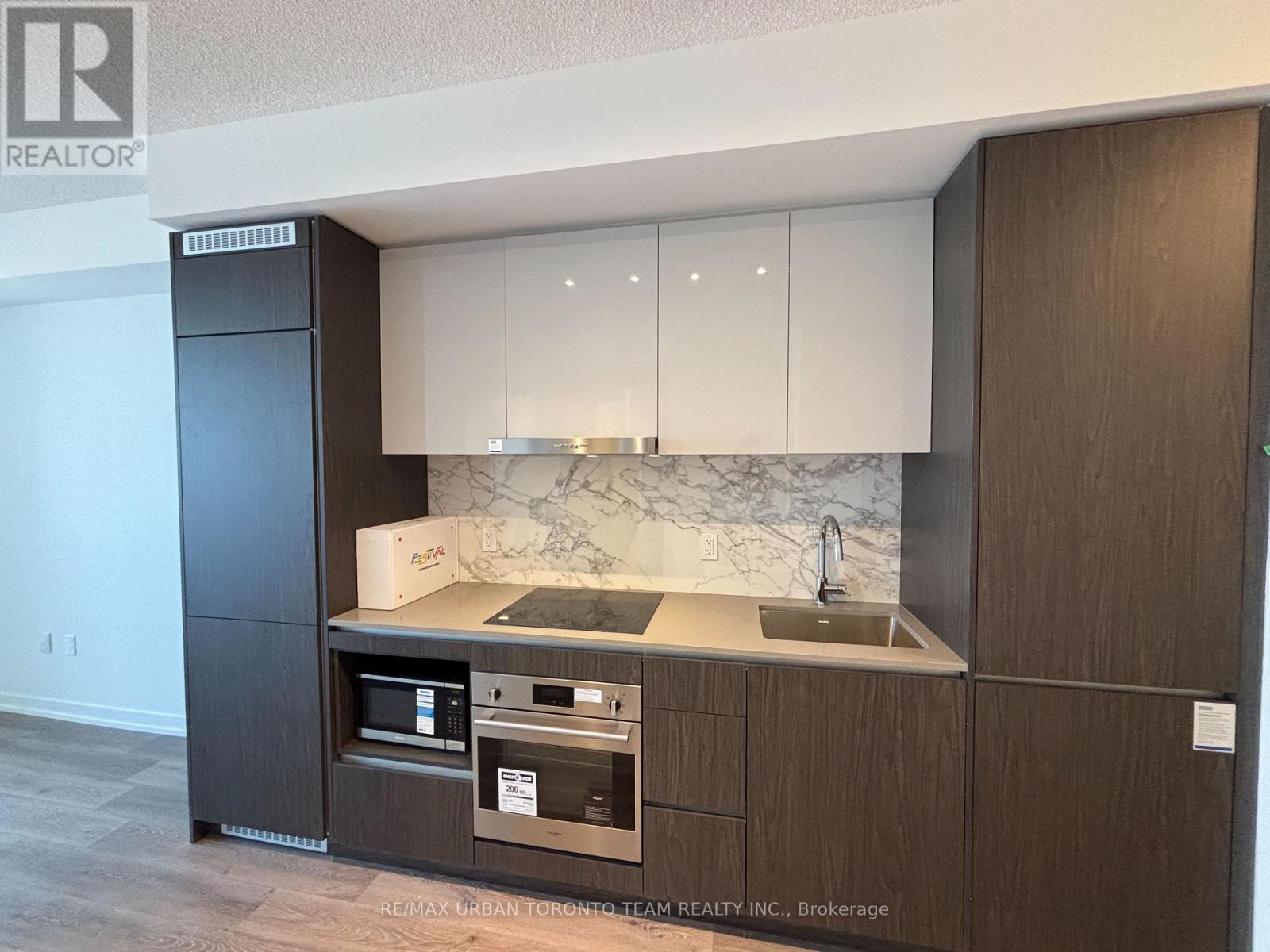 2008 - 28 Interchange Way, Vaughan (Vaughan Corporate Centre), Ontario  L4K 0P8 - Photo 3 - N14085866