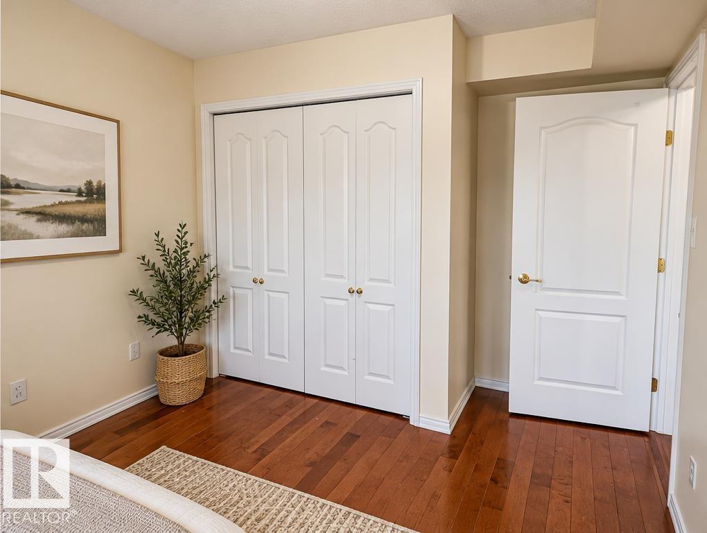 #402 8909 100 ST NW