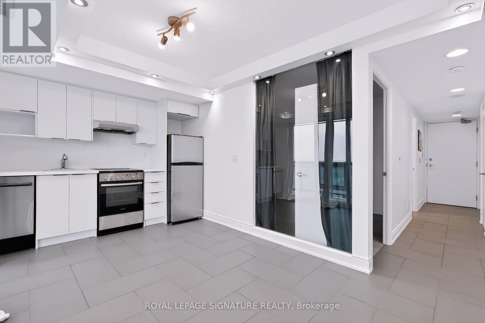 2008 - 155 Legion Road, Toronto, Ontario  M8Y 0A7 - Photo 4 - W14085902