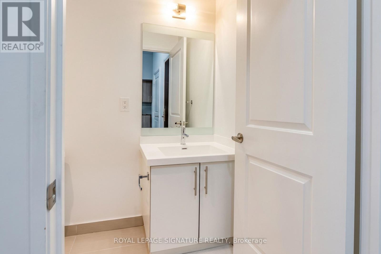 105 - 55 Speers Road, Oakville, Ontario  L6K 3R6 - Photo 8 - W14085994