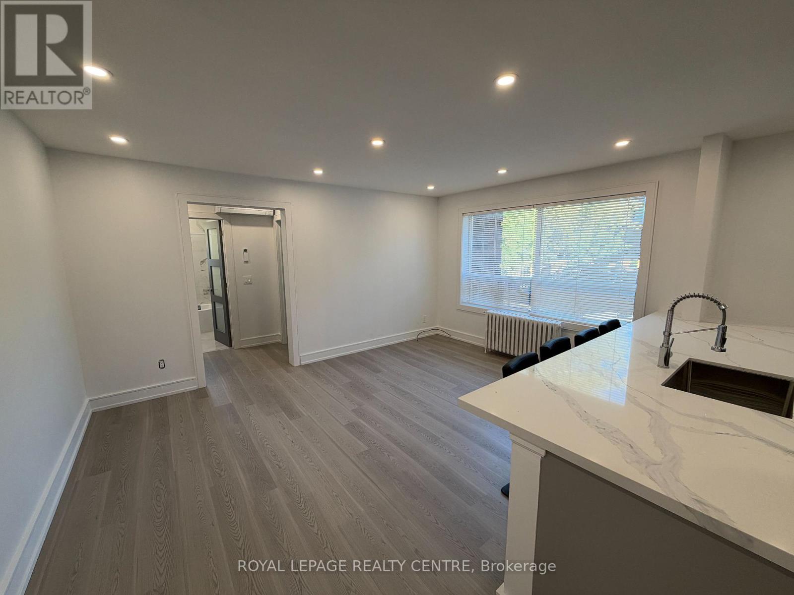6 - 342 Lakeshore Road W, Mississauga, Ontario  L5H 1H1 - Photo 4 - W13877096