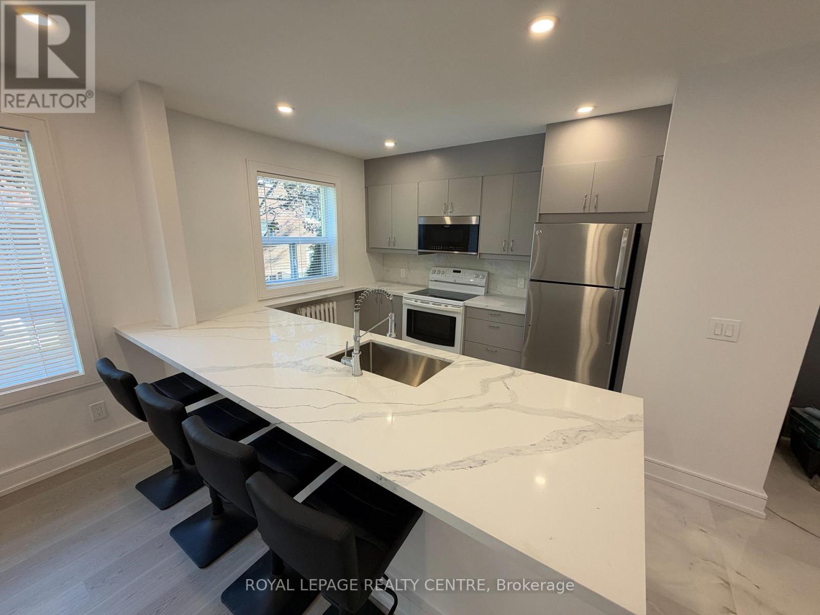 6 - 342 LAKESHORE ROAD W, Mississauga, Ontario