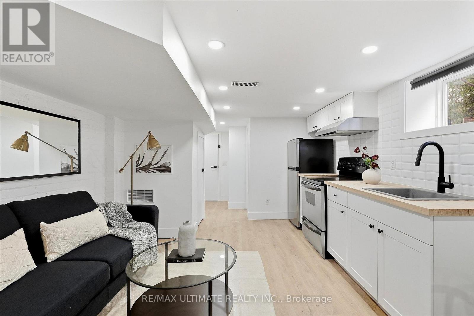 90 Rowntree Avenue, Toronto, Ontario  M6N 1S2 - Photo 25 - W13844204