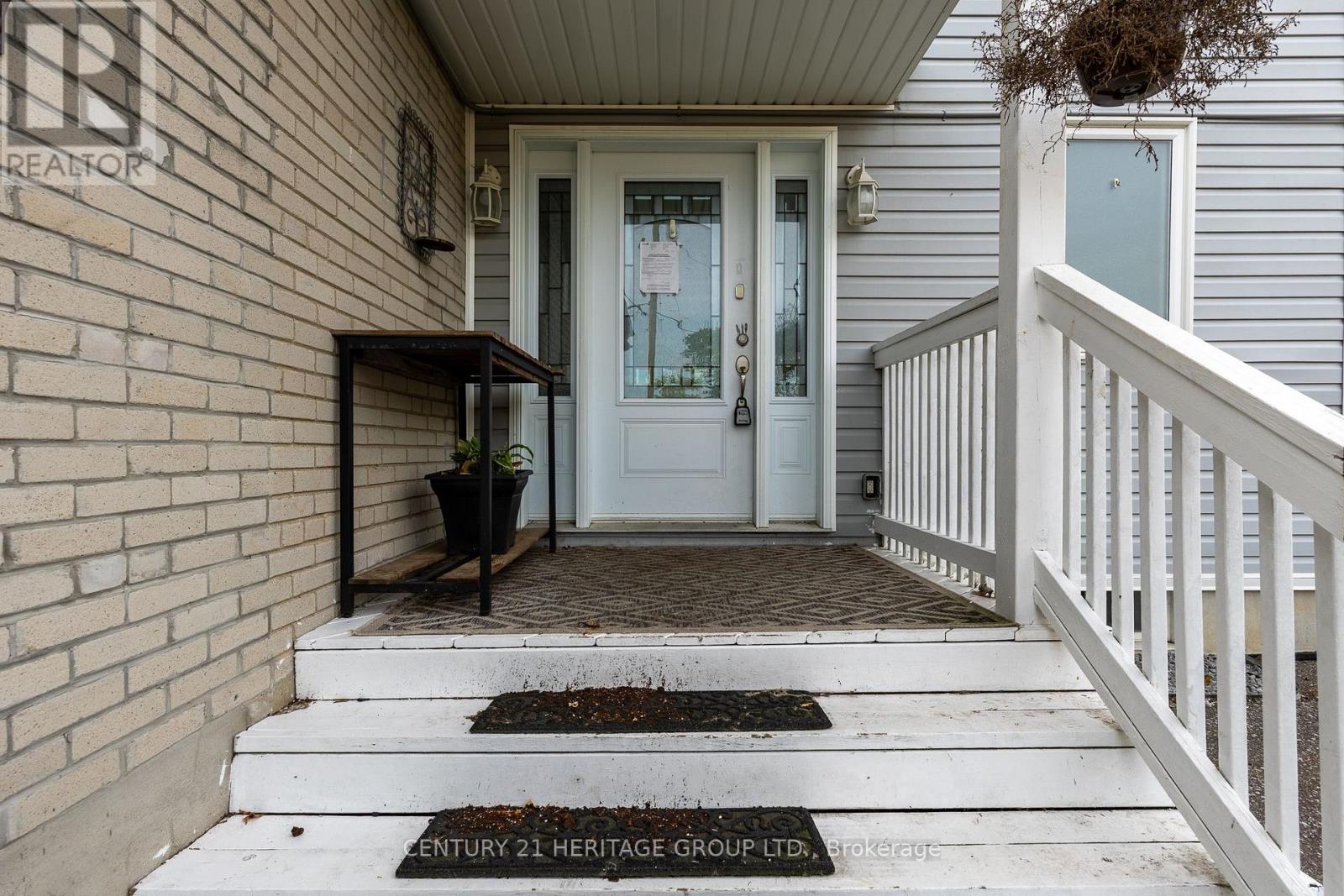 274 Demaine Crescent, Richmond Hill, Ontario  L4C 2W5 - Photo 2 - N14080260