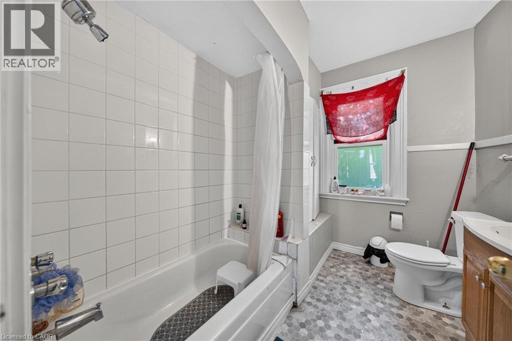 126 Chatham Street, Brantford, Ontario  N3S 4G4 - Photo 15 - 40871636