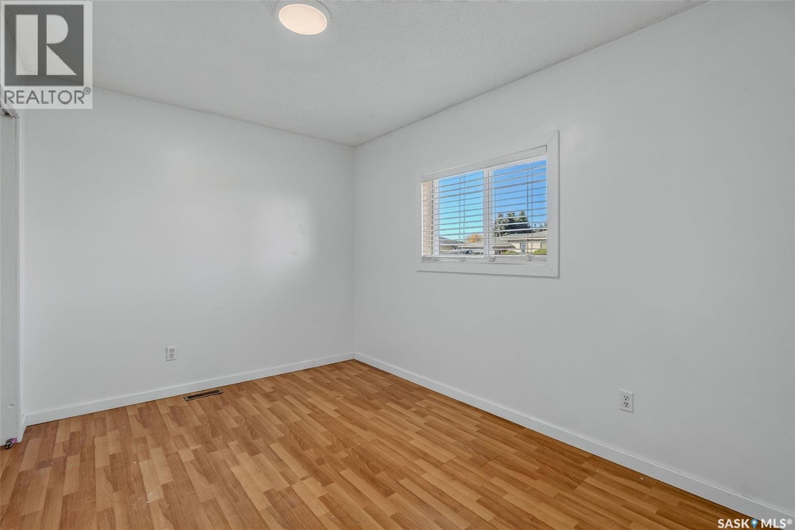 147 30th Street E, Prince Albert, Saskatchewan  S6V 1Z2 - Photo 8 - SK051277