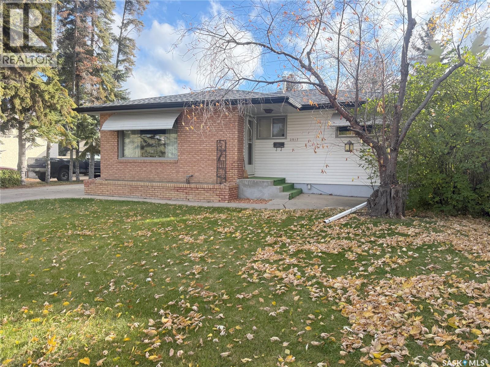 2517 Wiggins Avenue S, Saskatoon, Saskatchewan  S7J 1X3 - Photo 2 - SK051274