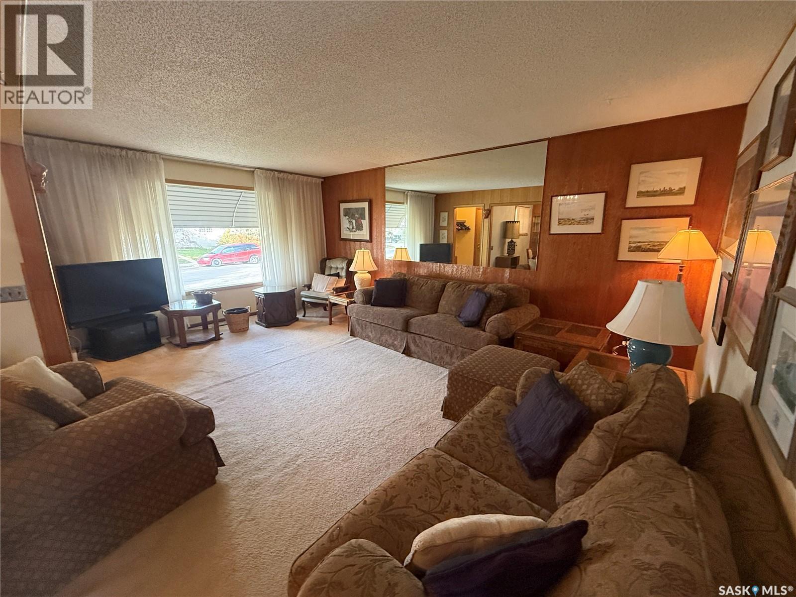 2517 Wiggins Avenue S, Saskatoon, Saskatchewan  S7J 1X3 - Photo 8 - SK051274