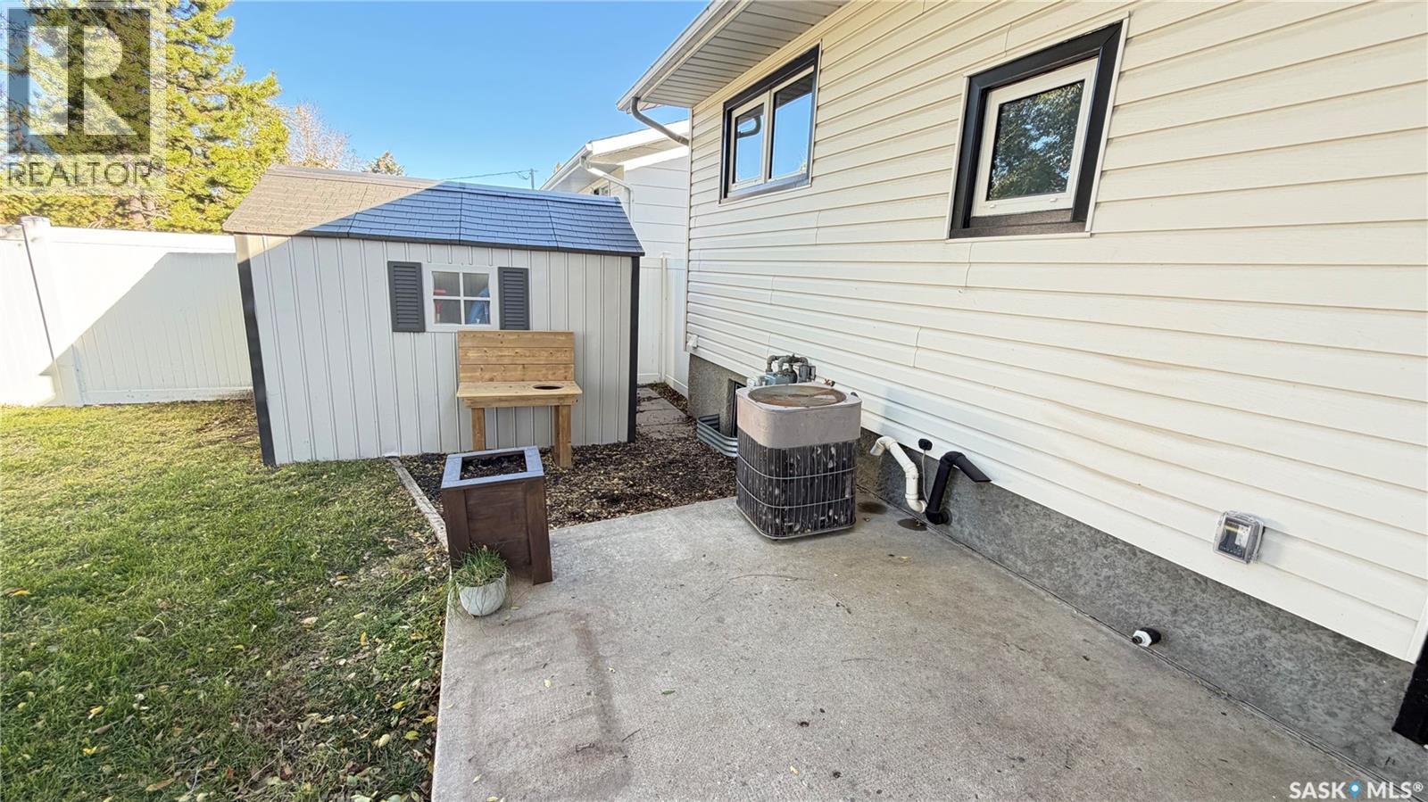735 Jasper Street, Maple Creek, Saskatchewan  S0N 1N0 - Photo 2 - SK051254