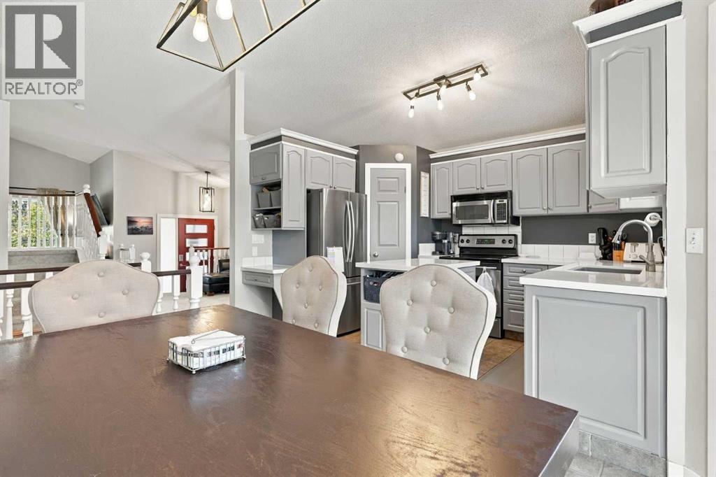 5 Riverview Court, Cochrane, Alberta  T4C 1K6 - Photo 10 - A2348898