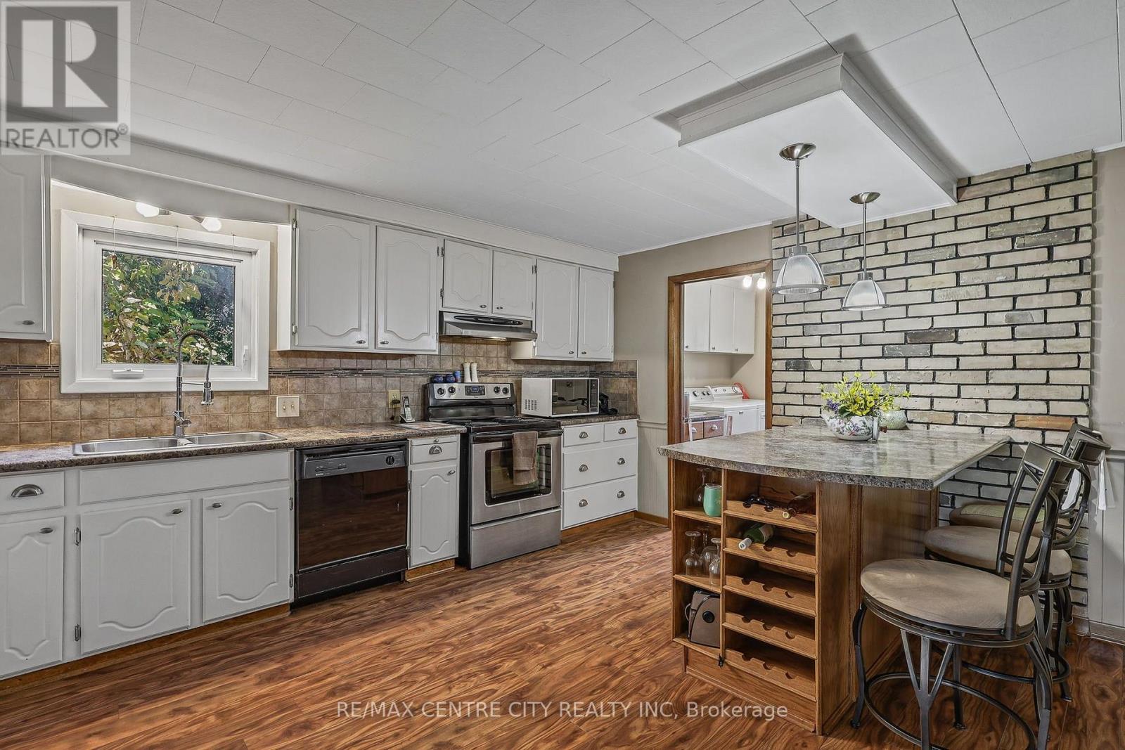 9200 Springwater Road, Malahide, Ontario  N5P 3S7 - Photo 9 - X14086264