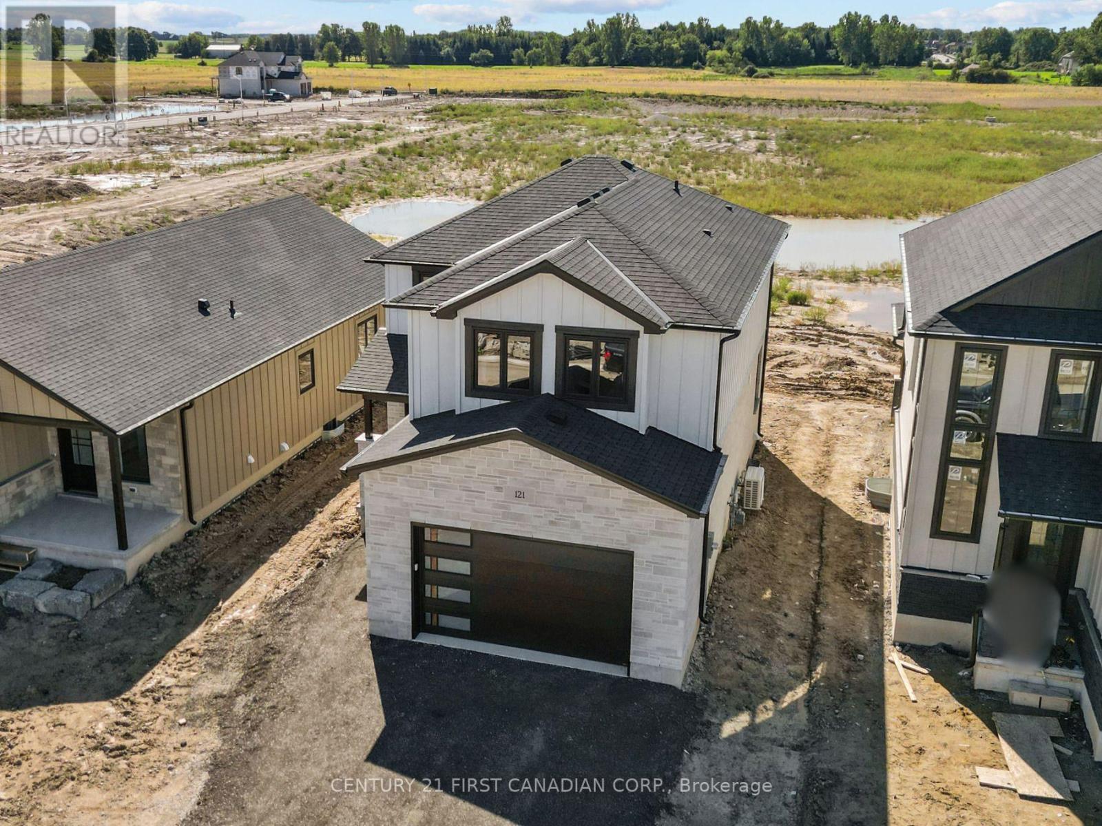 121 Addison Avenue, Lucan Biddulph, Ontario  N0M 2J0 - Photo 3 - X14086406