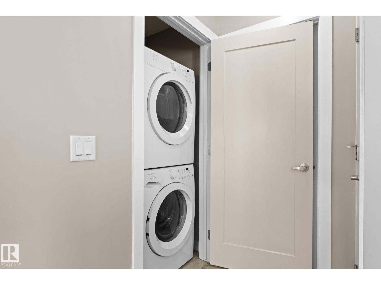 2369 GLENRIDDING BV SW