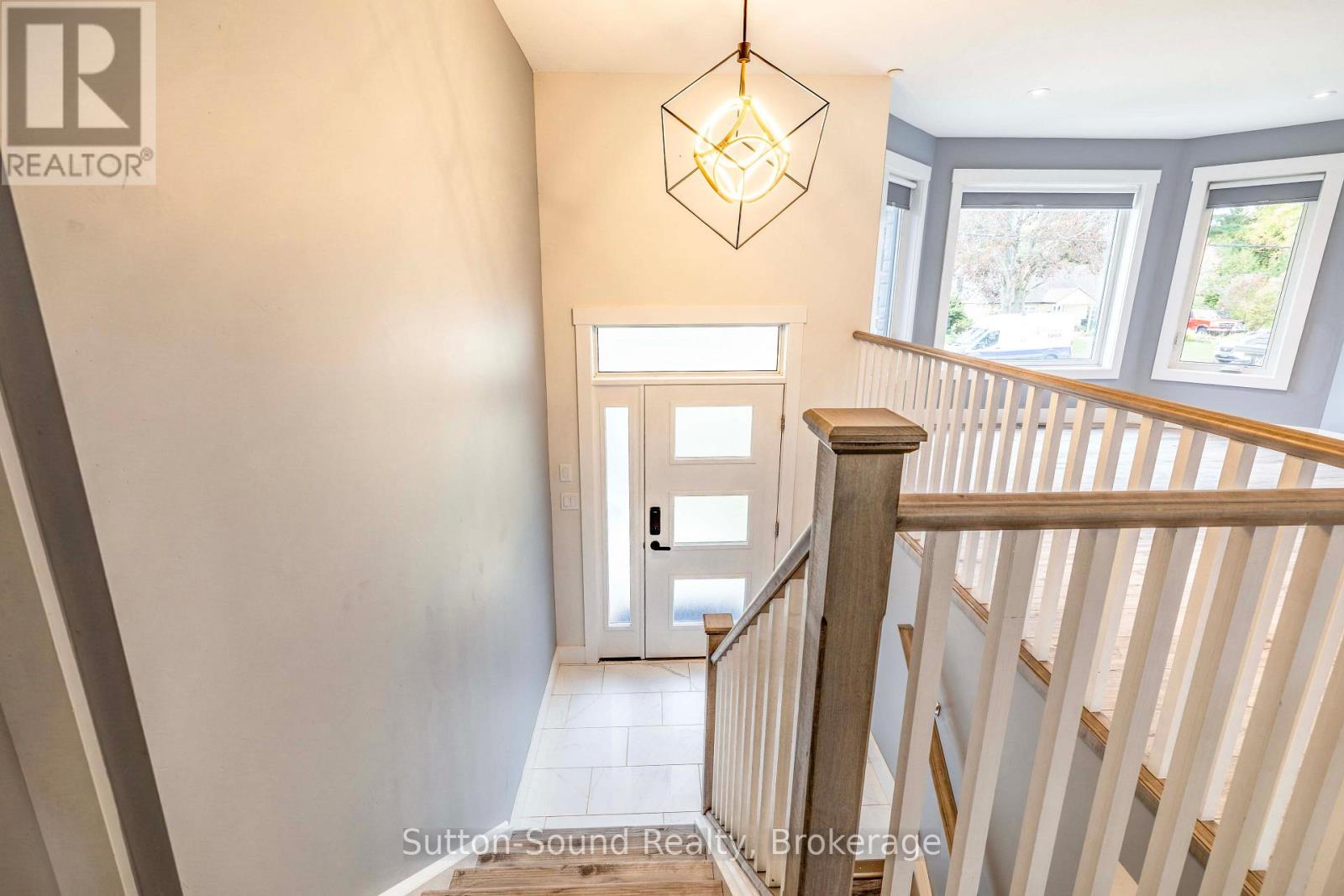 562 24th Street W, Owen Sound, Ontario  N4K 5N2 - Photo 3 - X14086066