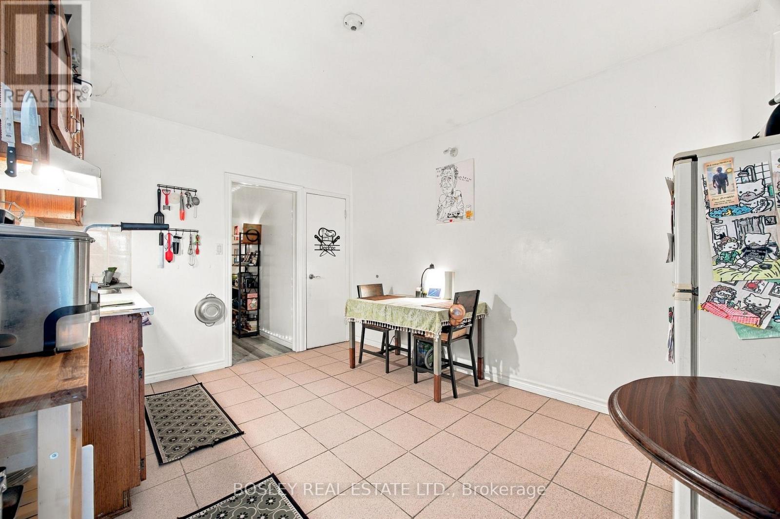 15 Lumbervale Avenue, Toronto, Ontario  M6H 1C7 - Photo 14 - C14086068