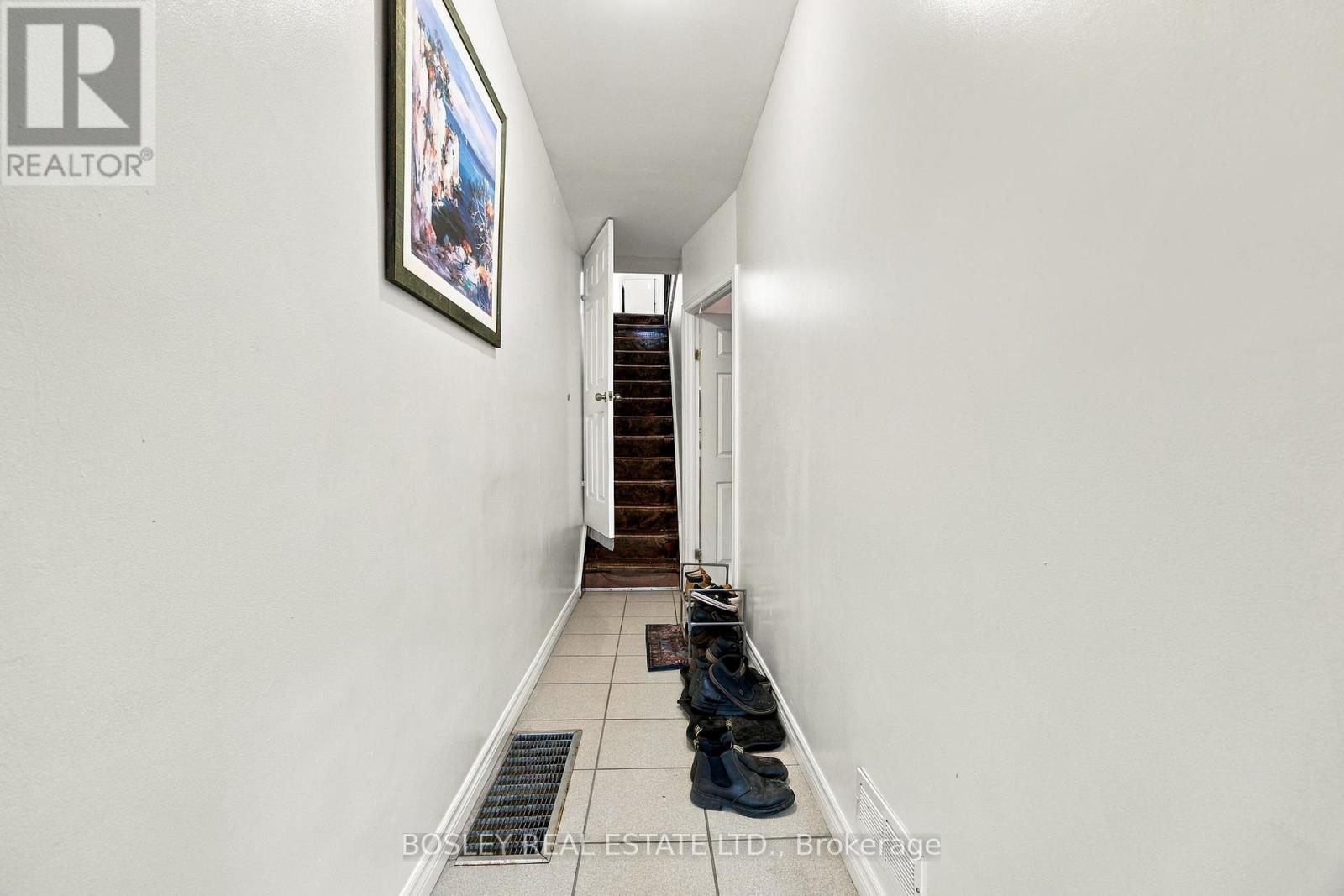 15 Lumbervale Avenue, Toronto, Ontario  M6H 1C7 - Photo 4 - C14086068