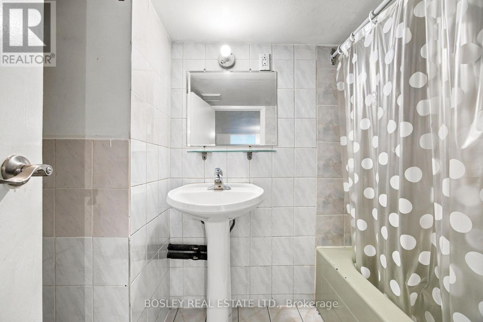 15 Lumbervale Avenue, Toronto, Ontario  M6H 1C7 - Photo 45 - C14086068
