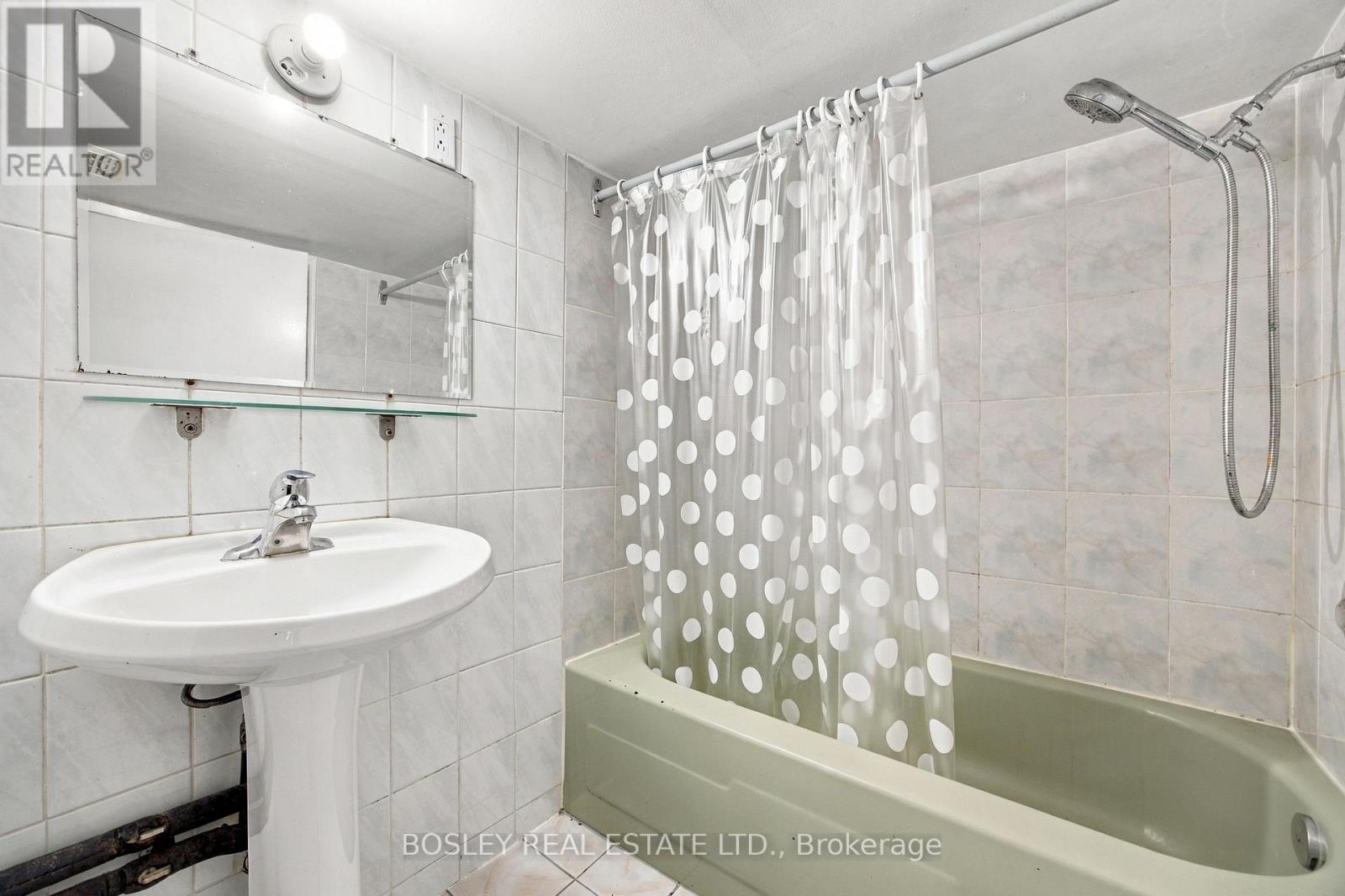 15 Lumbervale Avenue, Toronto, Ontario  M6H 1C7 - Photo 46 - C14086068