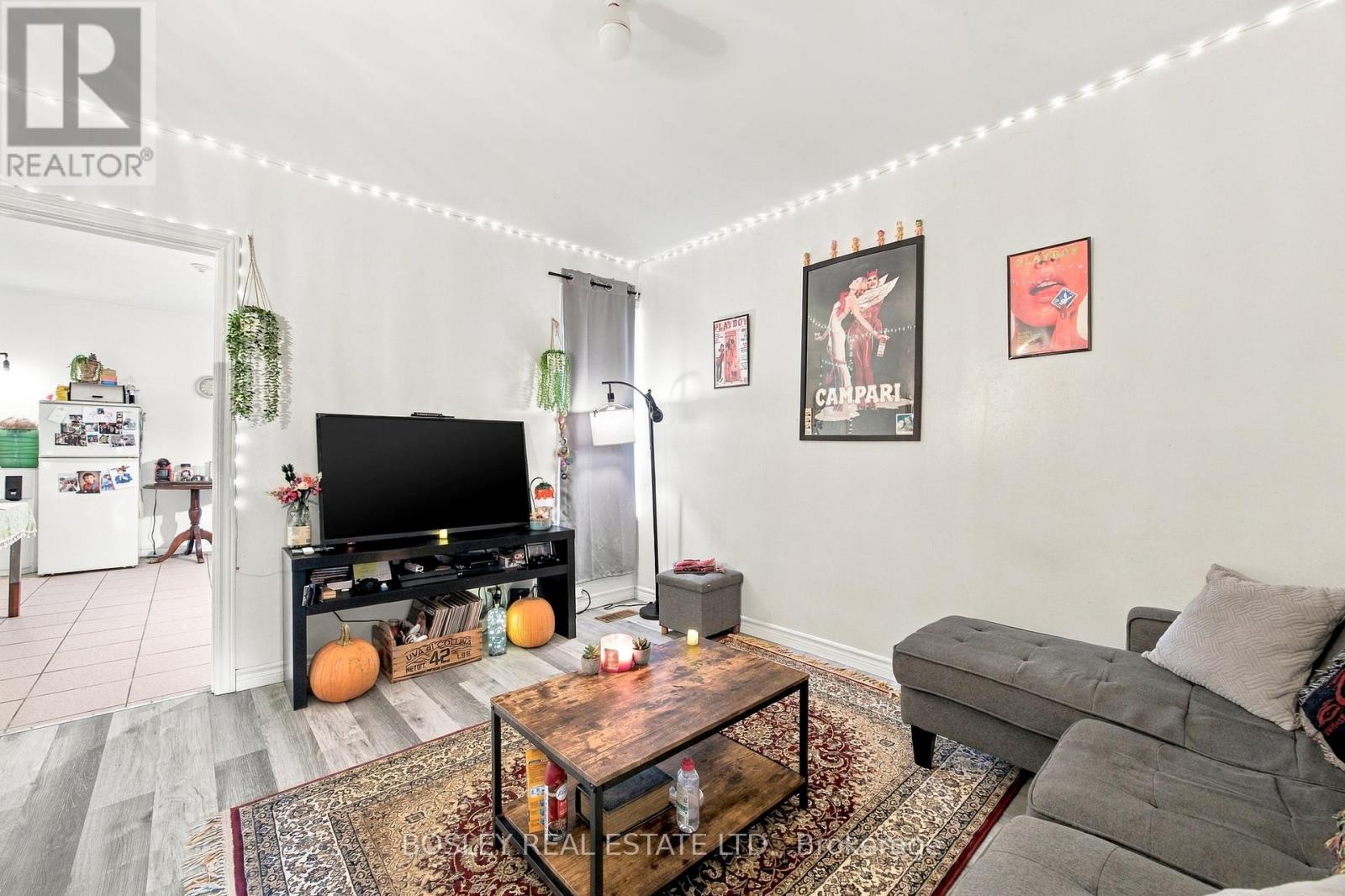 15 Lumbervale Avenue, Toronto, Ontario  M6H 1C7 - Photo 5 - C14086068