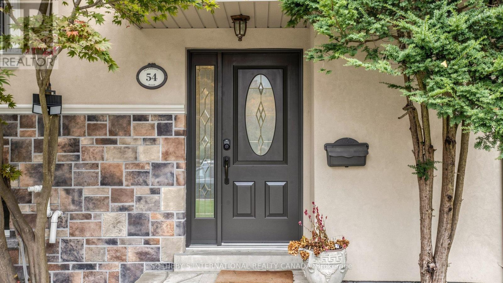 54 Plymbridge Road, Toronto, Ontario  M2P 1A3 - Photo 4 - C14086116