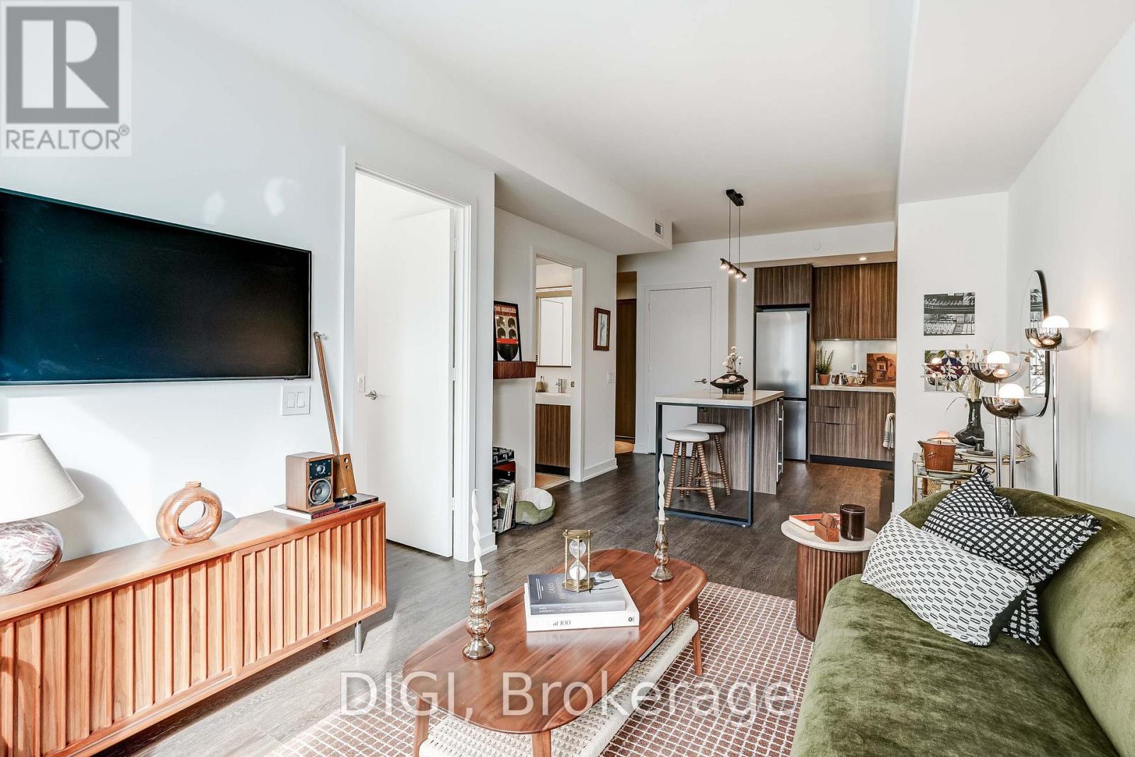 Q702 - 120 ONTARIO STREET, Toronto, Ontario