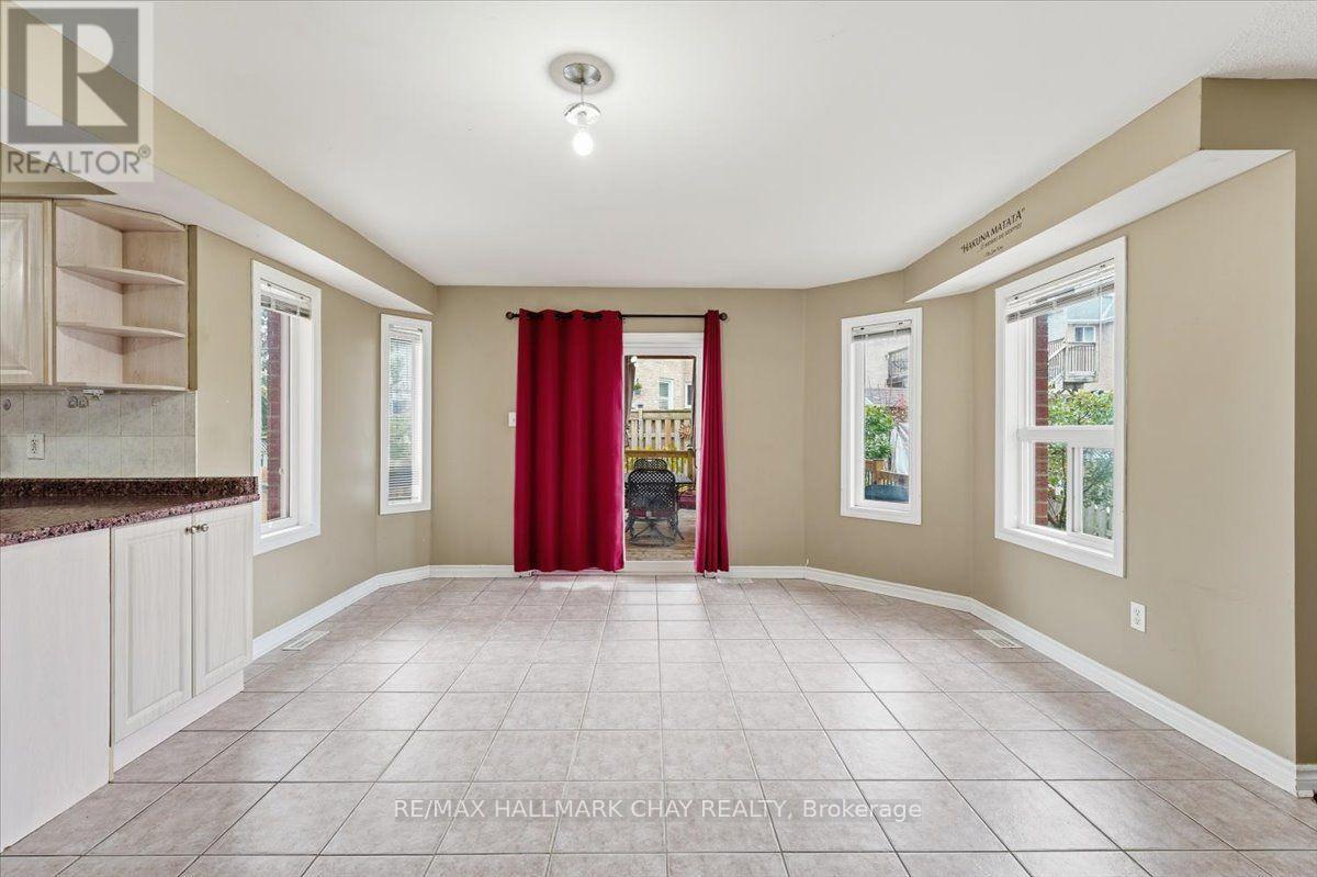 Main/upper - 484 Ferndale Drive N, Barrie, Ontario L4N 0S1 - Photo 11 - S14085326