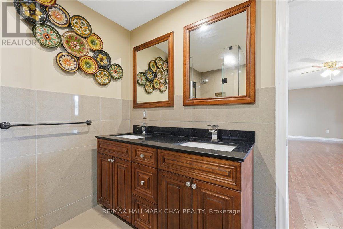Main/upper - 484 Ferndale Drive N, Barrie, Ontario L4N 0S1 - Photo 19 - S14085326