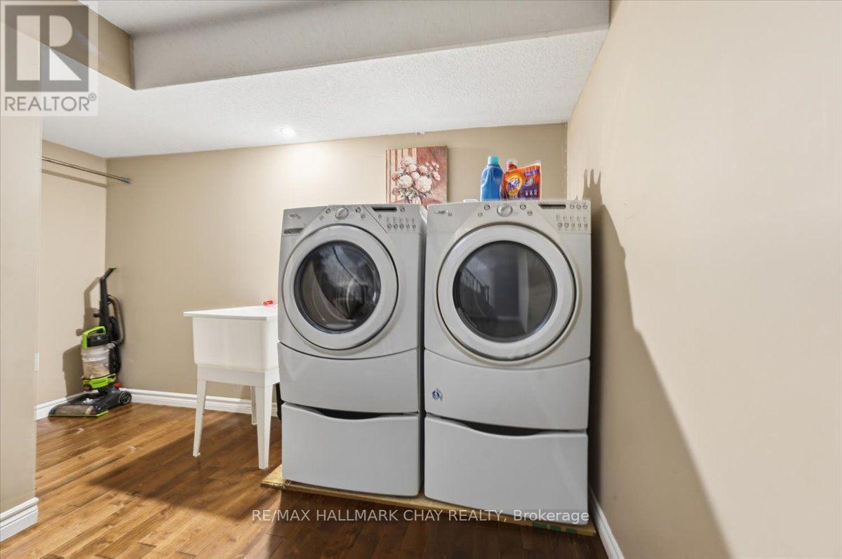 Main/upper - 484 Ferndale Drive N, Barrie, Ontario L4N 0S1 - Photo 26 - S14085326