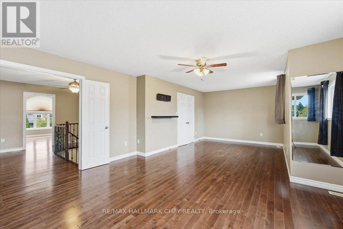 Main/upper - 484 Ferndale Drive N, Barrie, Ontario L4N 0S1 - Photo 16 - S14085326
