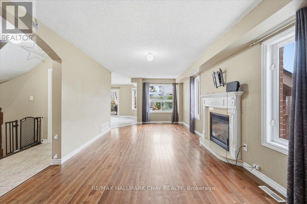 Main/upper - 484 Ferndale Drive N, Barrie, Ontario L4N 0S1 - Photo 7 - S14085326