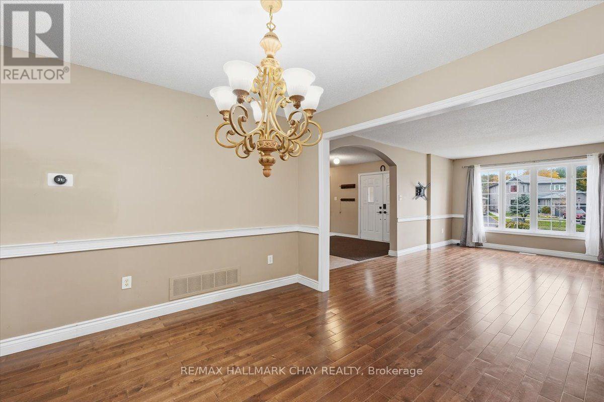 Main/upper - 484 Ferndale Drive N, Barrie, Ontario L4N 0S1 - Photo 6 - S14085326
