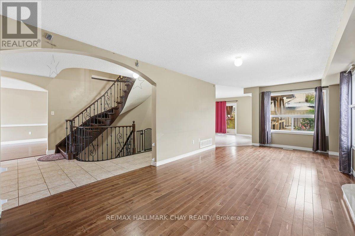 Main/upper - 484 Ferndale Drive N, Barrie, Ontario L4N 0S1 - Photo 8 - S14085326