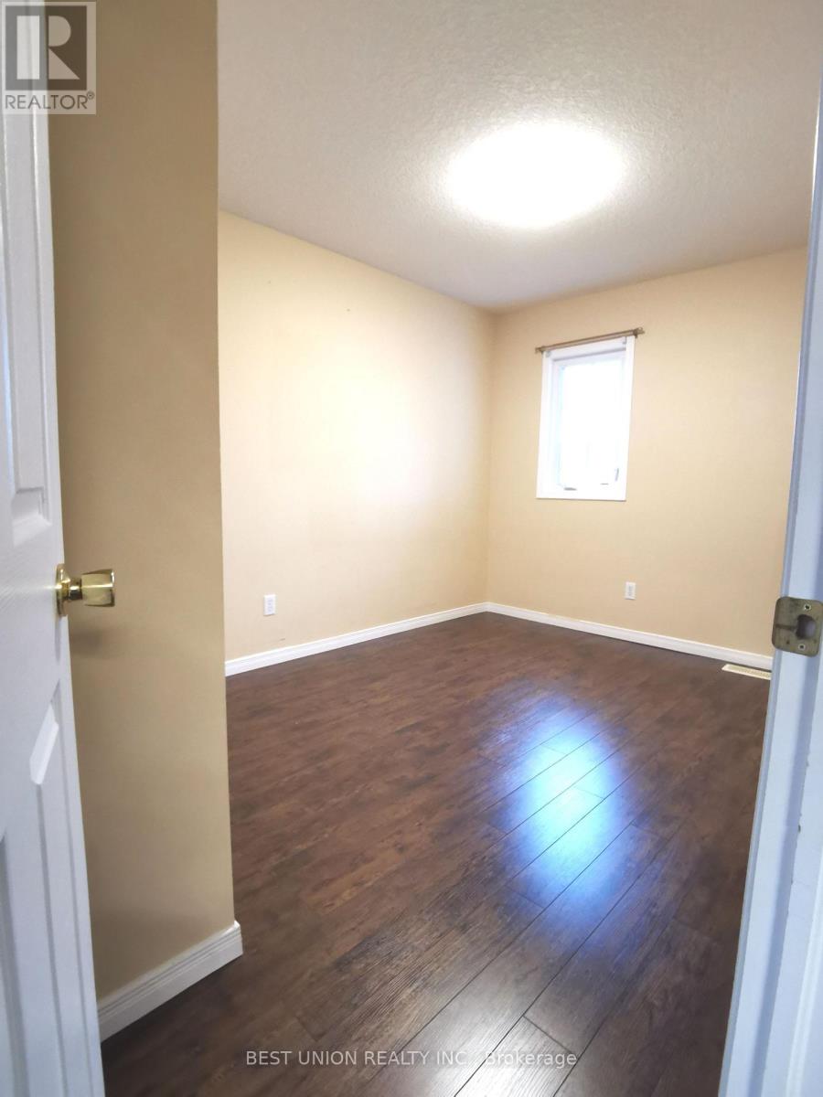229 Featherstone Crescent, Kitchener, Ontario  N2R 1Z3 - Photo 10 - X13880120