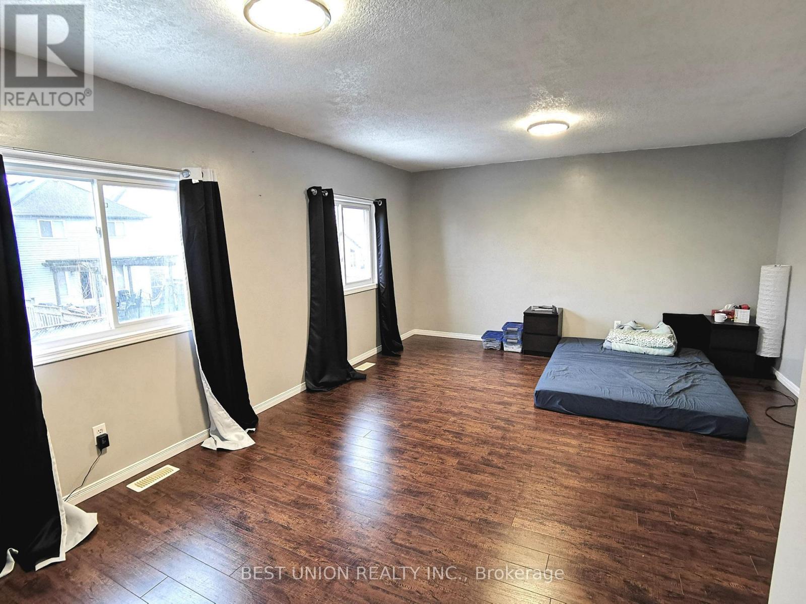 229 Featherstone Crescent, Kitchener, Ontario  N2R 1Z3 - Photo 8 - X13880120