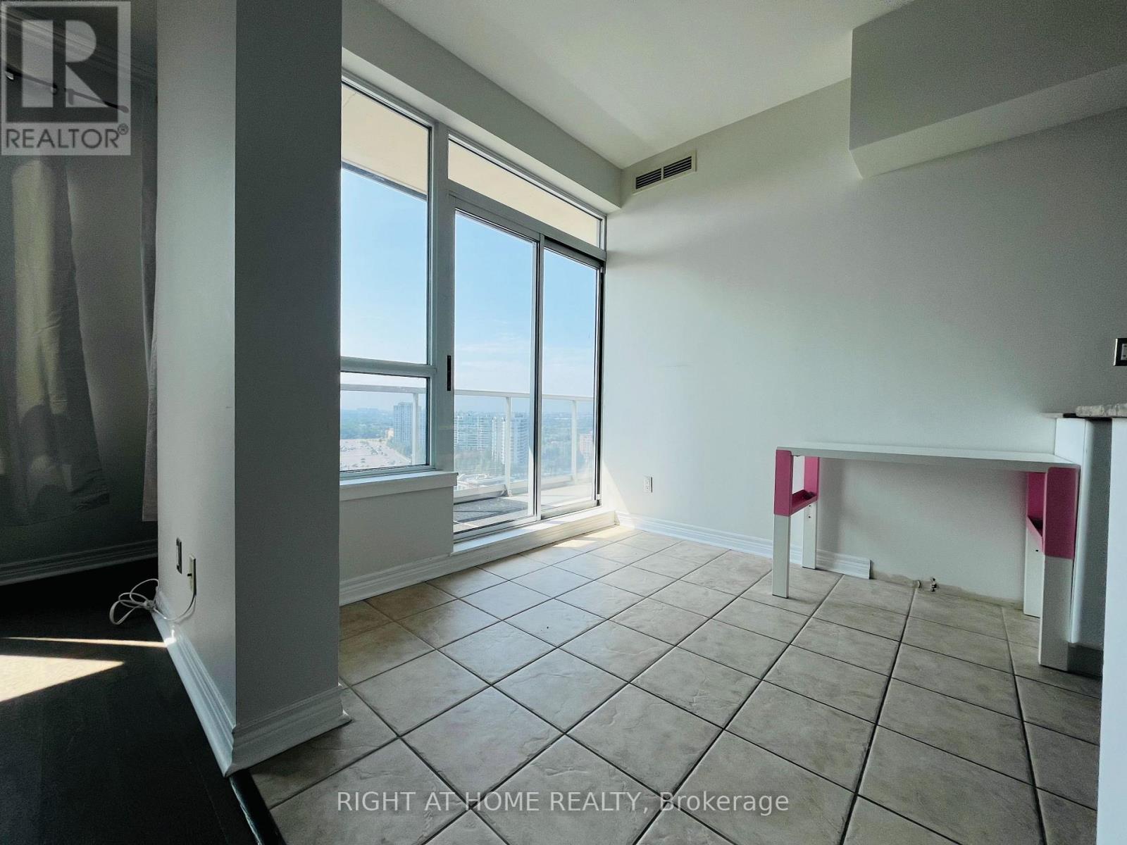Lph209 - 15 North Park Road, Vaughan (Beverley Glen), Ontario  L4J 0A1 - Photo 10 - N14086054