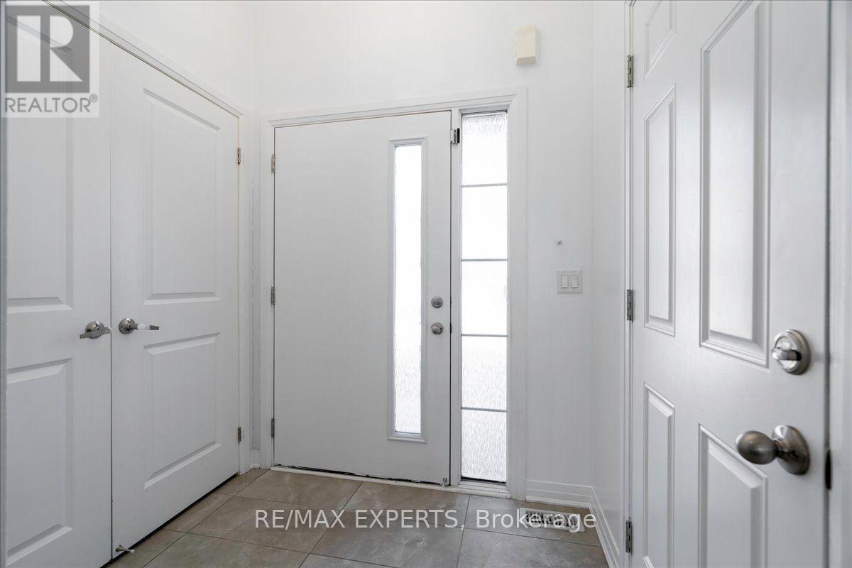 35 Landolfi Way, Bradford West Gwillimbury (Bradford), Ontario  L3Z 4L7 - Photo 3 - N14086106