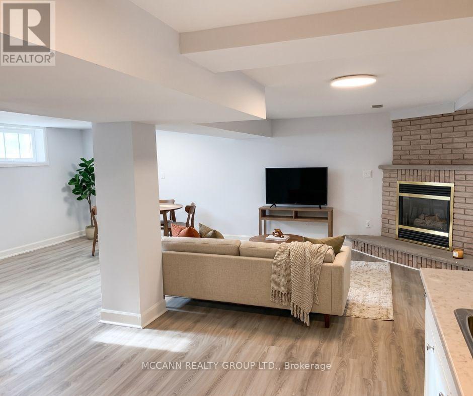 B - 582 Mulock Court, Newmarket, Ontario  L3Y 5H2 - Photo 2 - N14086160