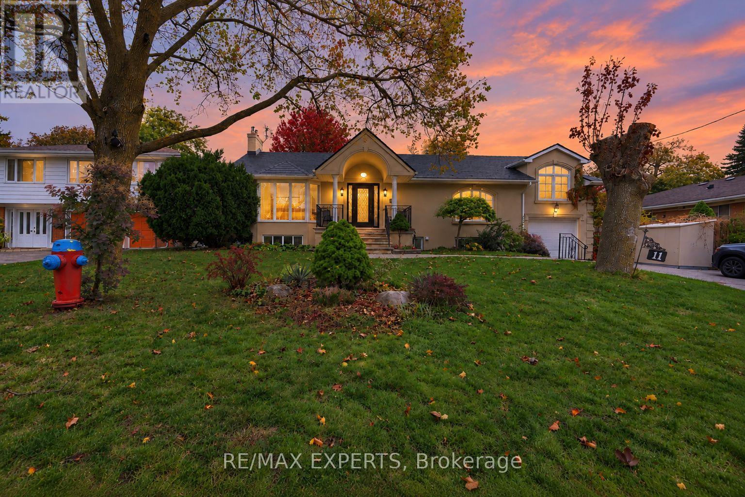 11 KNOLLSIDE DRIVE, Richmond Hill, Ontario