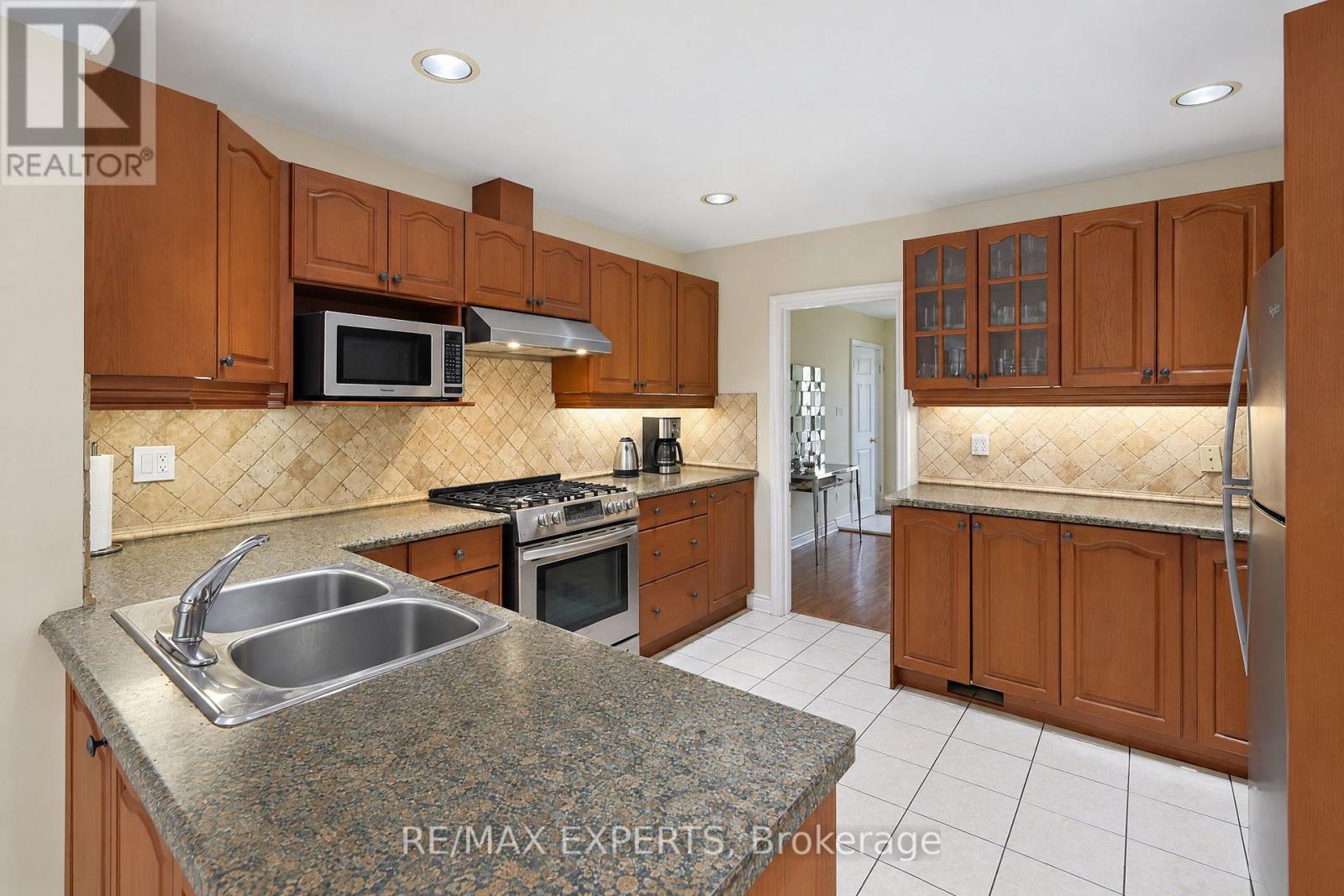 11 Knollside Drive, Richmond Hill, Ontario  L4C 4W7 - Photo 8 - N14086268