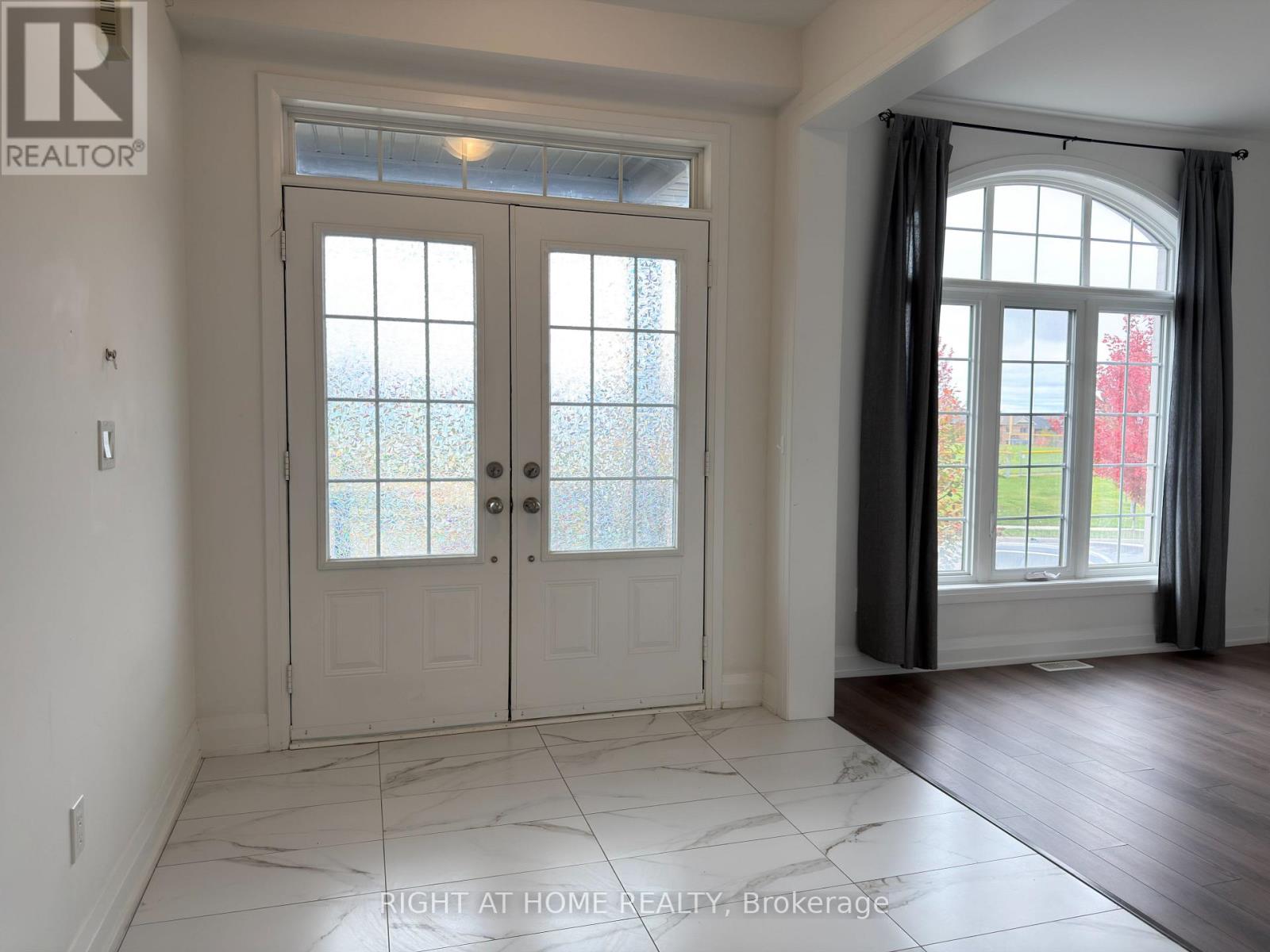 123 Dog Wood Boulevard, East Gwillimbury, Ontario  L9N 0S9 - Photo 3 - N14086320