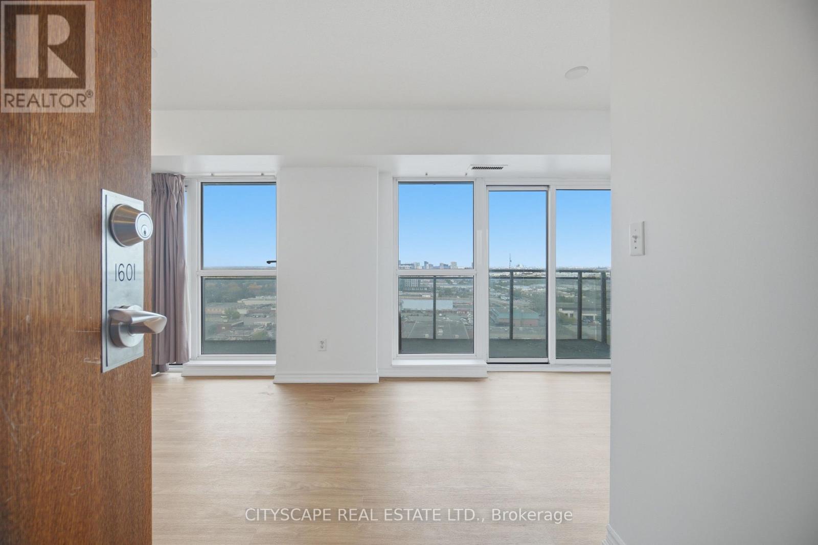 1601 - 215 Queen Street W, Brampton, Ontario  L6W 0A9 - Photo 6 - W14086266