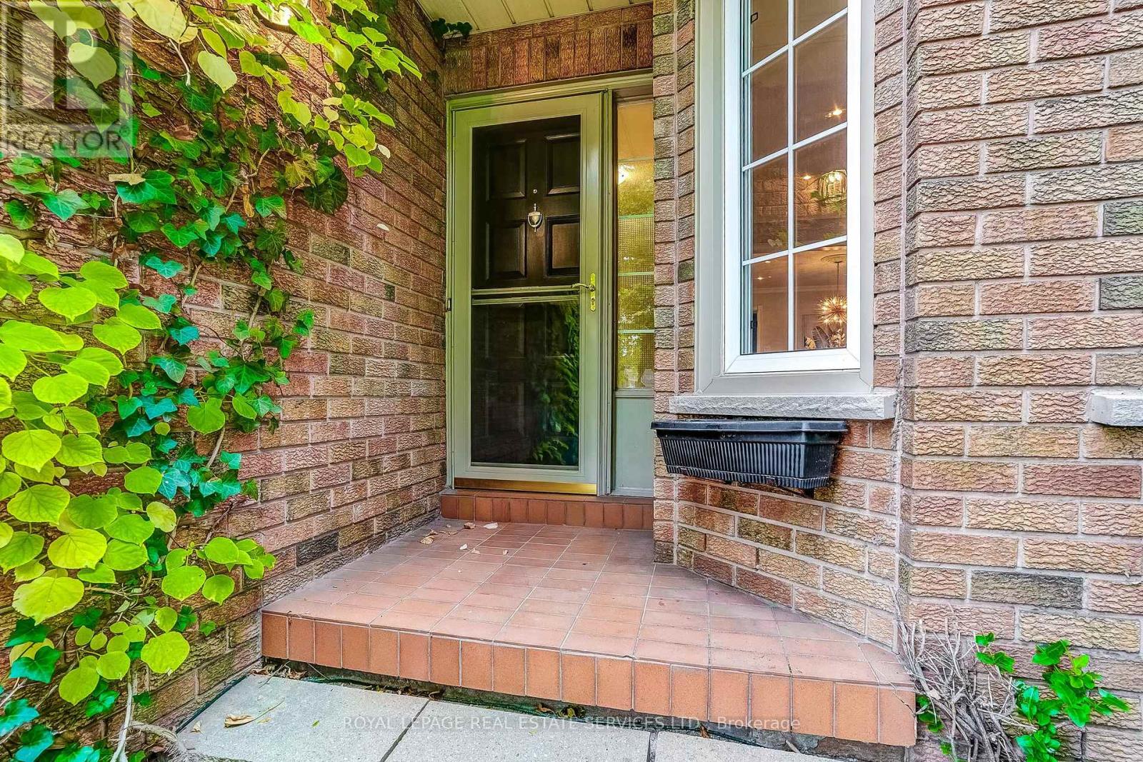 3119 Dover Crescent, Mississauga, Ontario  L5L 5V3 - Photo 3 - W14086376