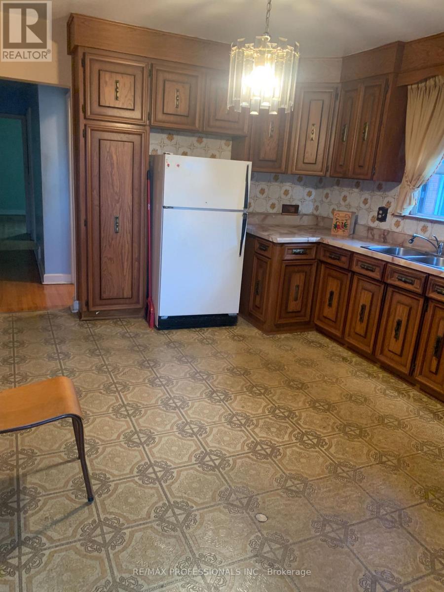 41 Stanmills Road, Toronto, Ontario  M8Z 1Y1 - Photo 3 - W14086404