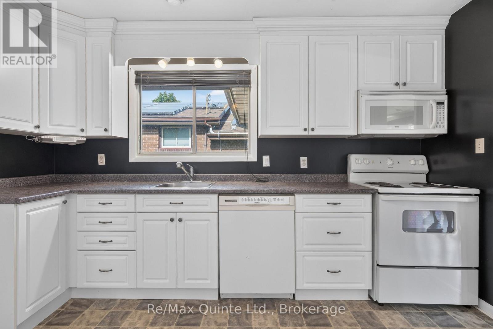 8 Plaza Square, Belleville, Ontario  K8N 4J3 - Photo 10 - X13742246