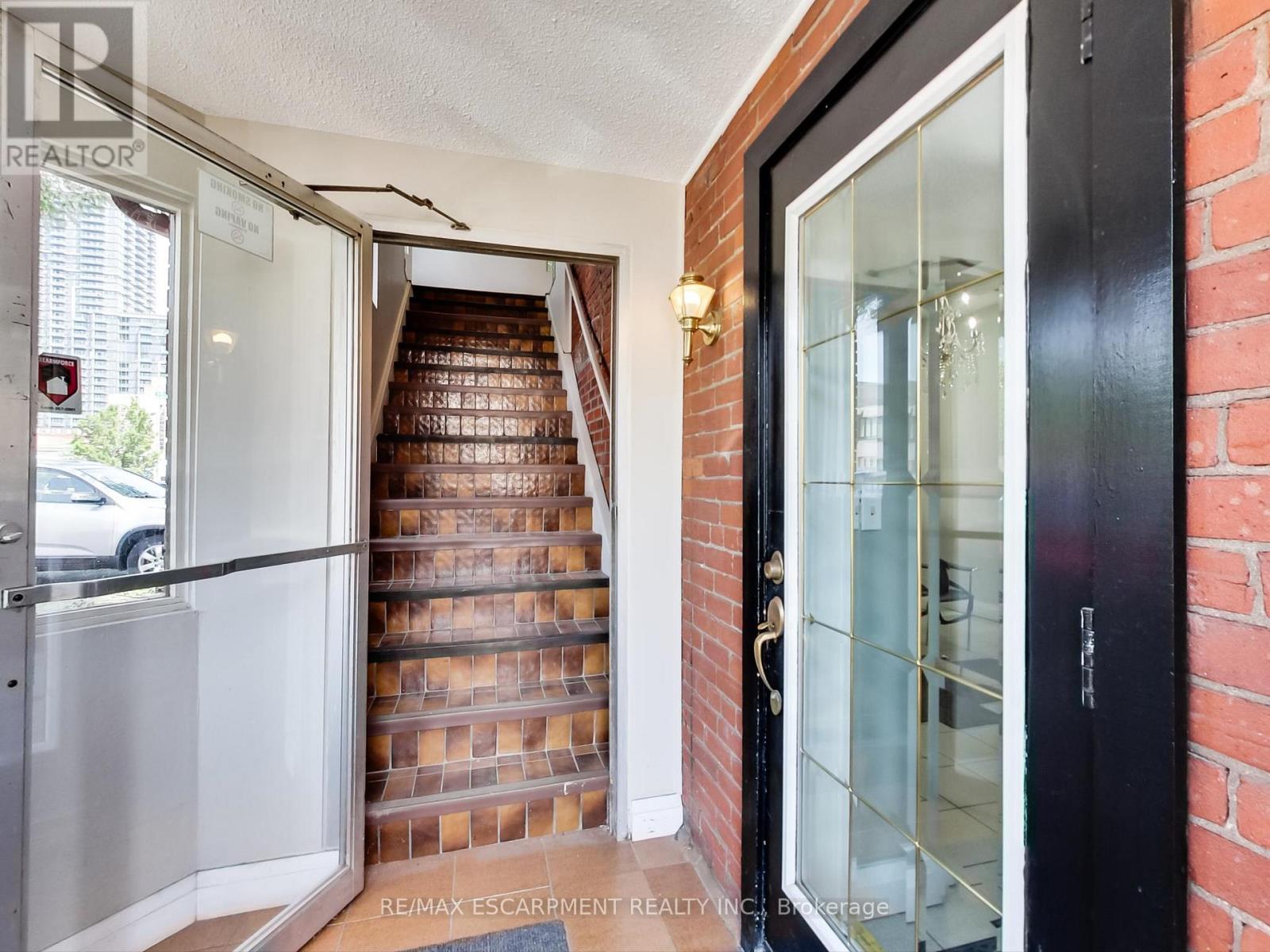 51 Augusta Street, Hamilton, Ontario  L8N 1P8 - Photo 3 - X14086292