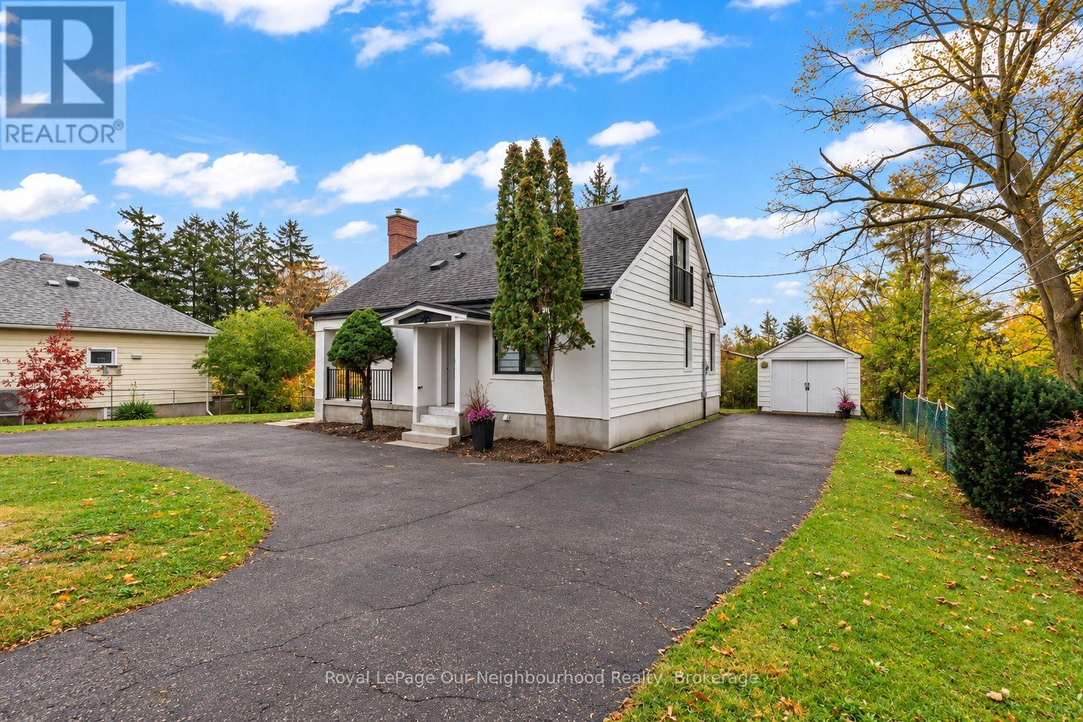 B - 513 PARKHILL ROAD W