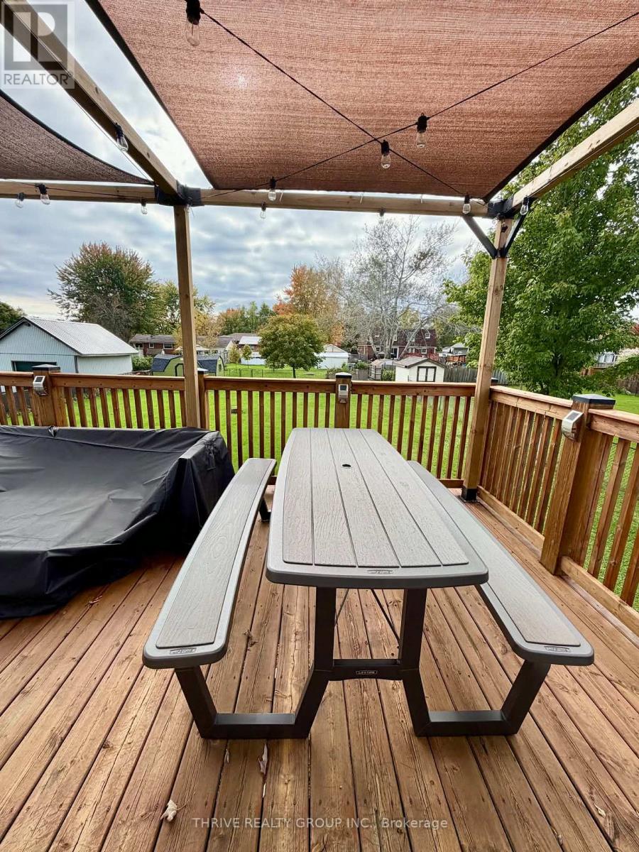 182 Elizabeth Street, Southwest Middlesex, Ontario  N0L 1M0 - Photo 2 - X14086500