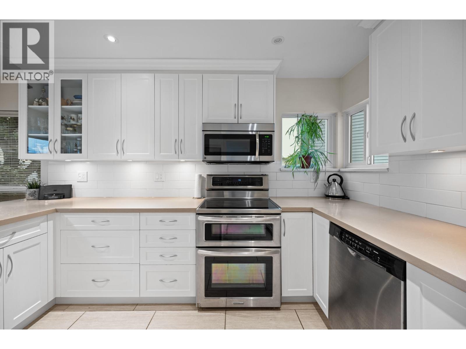 2208 Portside Court, Vancouver, British Columbia  V5P 4V1 - Photo 3 - R3175469
